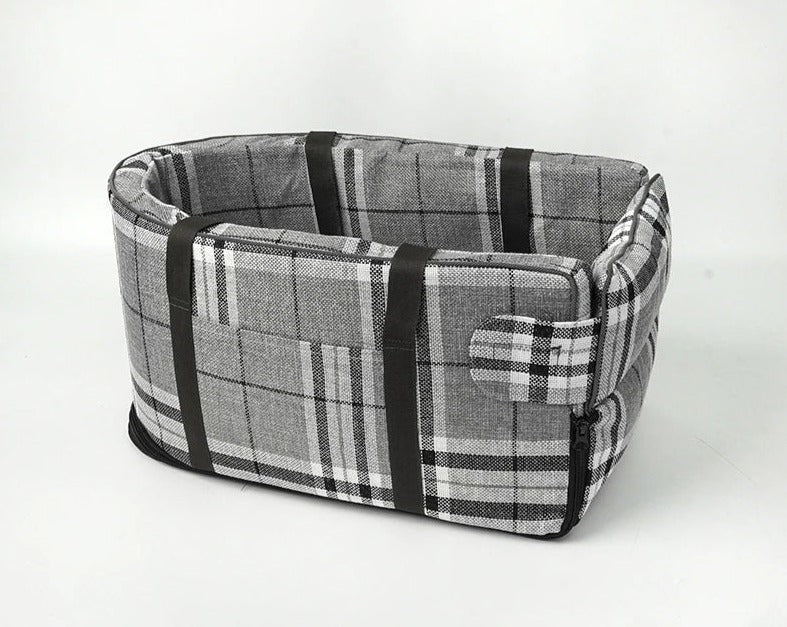 "In the Middle" Pet Car Seat